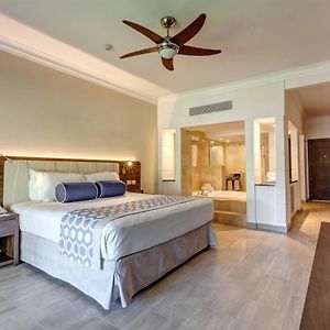 Luxury Presidential Jacuzzi One Bedroom Suite Diamond Club